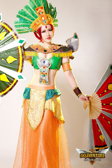粉猴《<em>英雄联盟</em>》<em>日冕女神</em>卡尔玛COS图赏_C