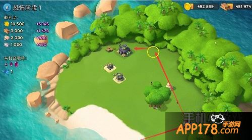 先打掉最右侧的能量箱