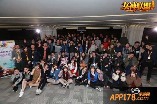 《女神联盟》玩家见面会大尺度照片曝光