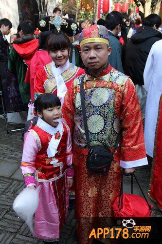 领奔驰大奖享熊猫火锅 蜗牛年会精彩花絮