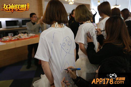 《女神联盟》玩家见面会大尺度照片曝光