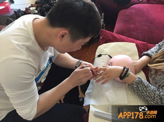 百万房车开道 《指尖刀塔》联手河狸家跨界合作全纪录