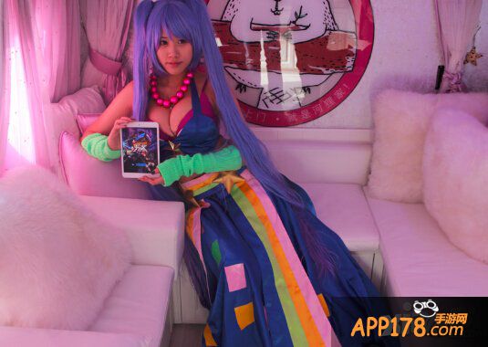 百万房车开道 《指尖刀塔》联手河狸家跨界合作全纪录