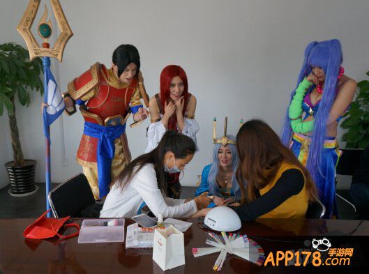 百万房车开道 《指尖刀塔》联手河狸家跨界合作全纪录