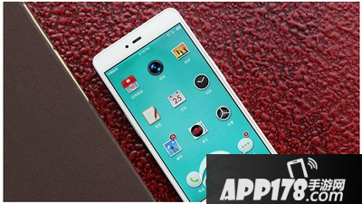 坚果手机怎么插卡 坚果手机安装sim卡图文教程