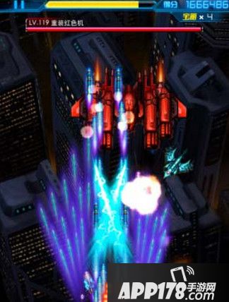 雷霆战机无尽低战力高分过关技巧