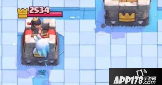 皇室战争冰雪精灵攻防策略分析