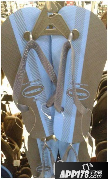 蓝黑白金拖鞋哪个视力好 白金蓝黑的拖鞋原图1