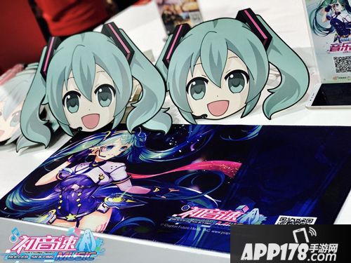 初音速亮相CJ电子歌姬化身轮滑达人 