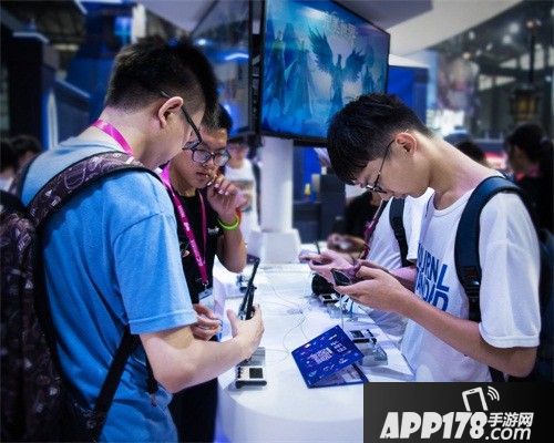 十年青春再聚完美 《完美世界》手游预约开启