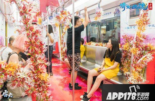 倩女幽魂手游神秘地铁打破次元壁 彼岸花海伴你共度浪漫七夕