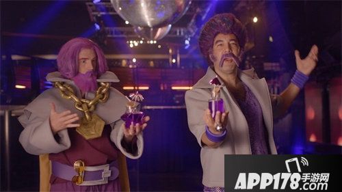 部落冲突7周年派对主持人和dj合影