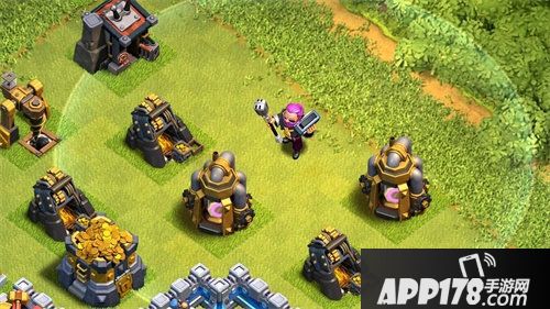 部落冲突7周年派对主持人和dj合影