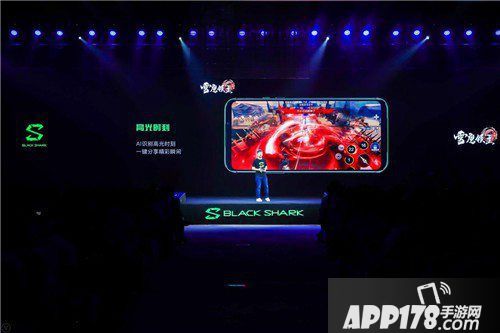 雪鹰领主手游助阵黑鲨新品