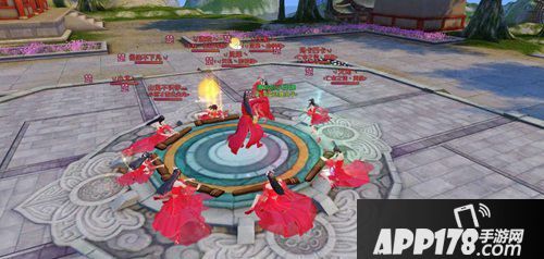 天下手游满屏红衣美人暴击