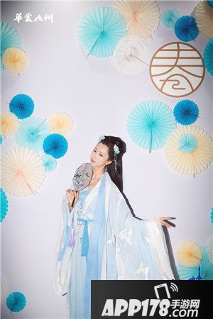 花与剑四大角色亮相杭州古风时尚大秀