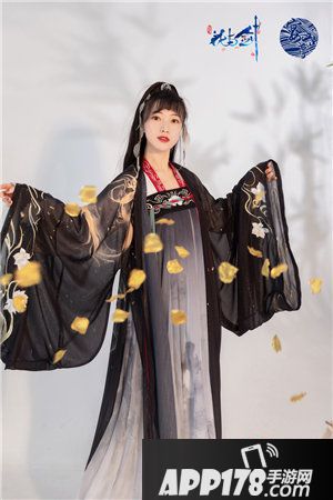 花与剑携手宴山亭打造华美汉服