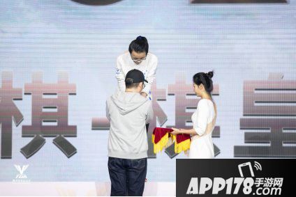 多多自走棋海南冠军之夜比拼