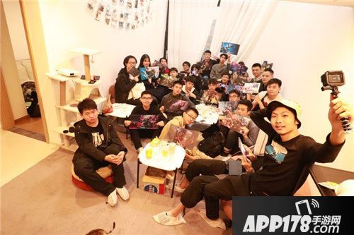 虚荣新年线下聚会举行