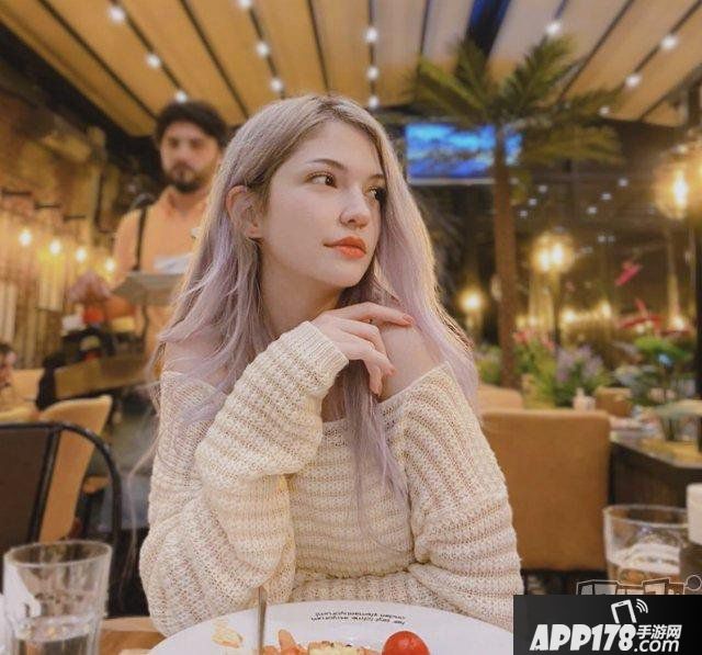 LOL：又有高颜值女选手！土耳其中单走红，玩家：我换老婆了