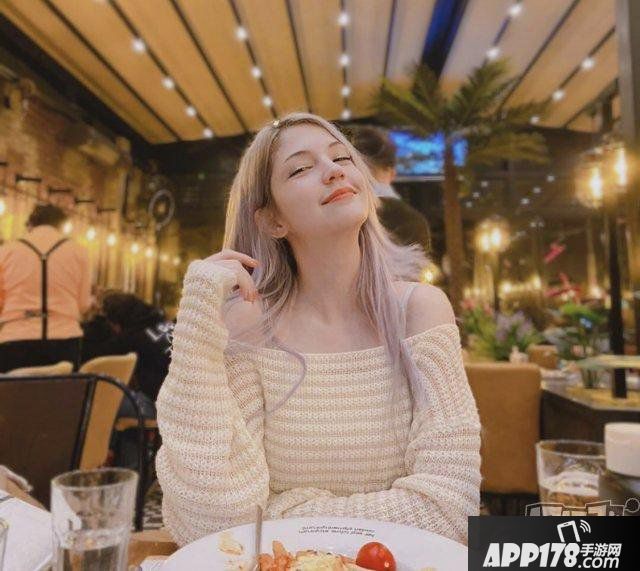 LOL：又有高颜值女选手！土耳其中单走红，玩家：我换老婆了