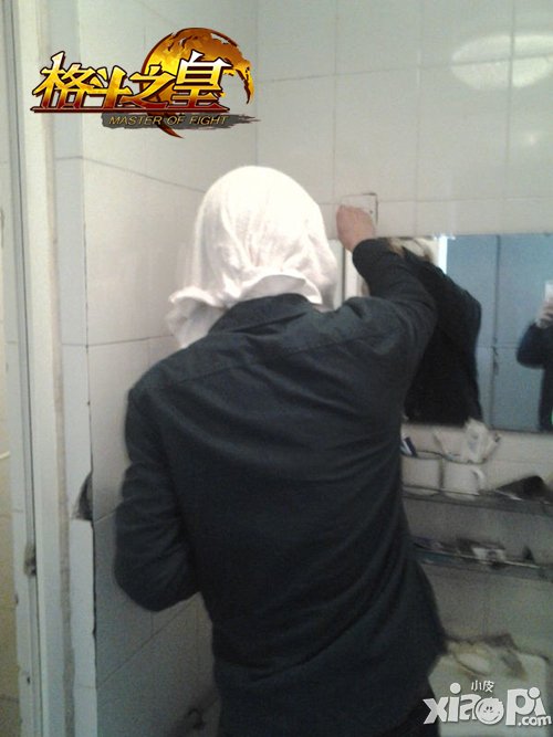 亮瞎双眼 《格斗之皇》土豪穿衣炫富无下限