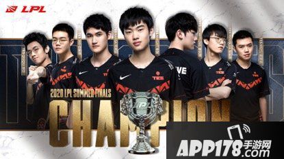 TES斩获《英雄联盟》夏季赛冠军 今晚看周杰伦VS王俊凯