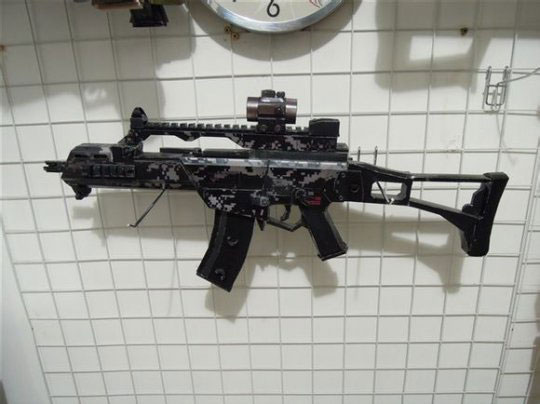 手工大神《使命召唤》逼真纸膜手枪赏析(21)