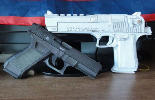 手工大神《使命召唤》逼真纸膜手枪赏析(2)