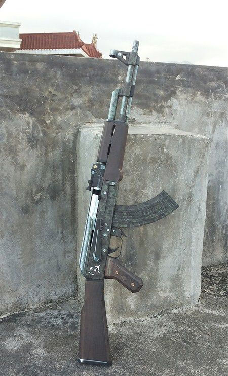 手工大神《使命召唤》逼真纸膜手枪赏析(19)