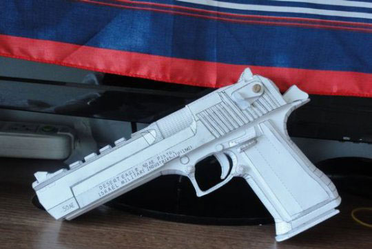 手工大神《使命召唤》逼真纸膜手枪赏析(13)