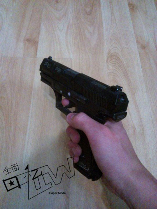 手工大神《使命召唤》逼真纸膜手枪赏析(5)