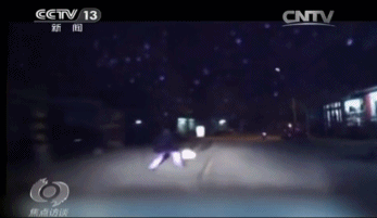 伪碰瓷专业户搞笑GIF(8)