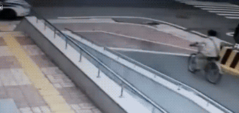 伪碰瓷专业户搞笑GIF(9)