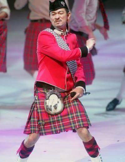 盘点男星穿裙子的那些搞笑趣图(9)