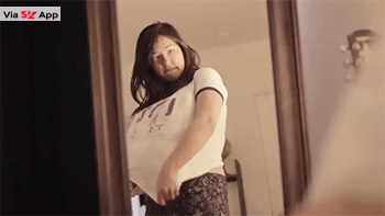 当妹纸们一个人的时候在做什么搞笑GIF(6)