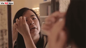 当妹纸们一个人的时候在做什么搞笑GIF(5)