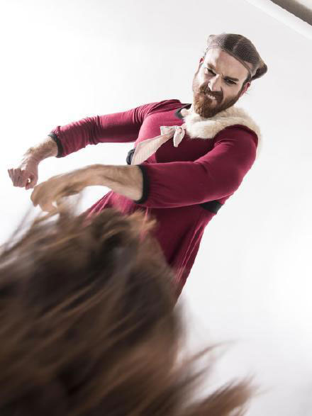 大胡子“美少女”化妆卸妆过程搞笑图片(7)