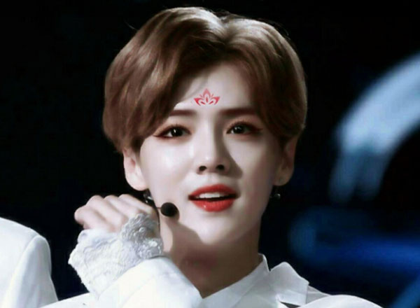 全民COS武媚娘恶搞图集之鹿晗版(24)