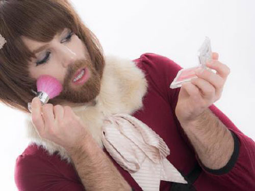 大胡子“美少女”化妆卸妆过程搞笑图片(4)