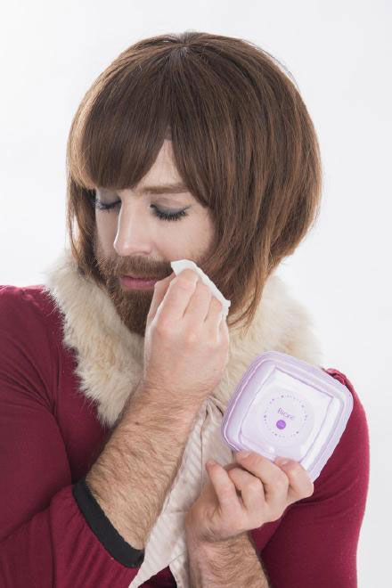 大胡子“美少女”化妆卸妆过程搞笑图片(3)