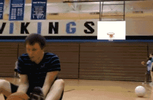 球场上那些令人啼笑皆非的搞笑gif(4)