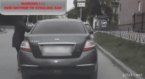 机智的小偷搞笑GIF(4)