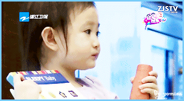 爸爸回来了萌娃奥莉搞笑GIF合集(12)