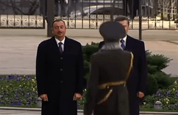 淫生是如此滴尴尬爆笑GIF二(4)