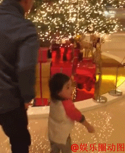 爸爸回来了萌娃奥莉搞笑GIF合集(7)