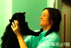 拒绝主人亲吻的傲娇萌宠GIF(7)