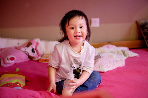 萌娃甜馨花式喝奶十连拍图赏(2)