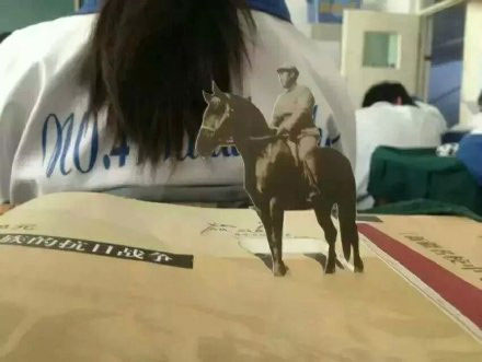 微博趣图 现在的学生真会玩(11)