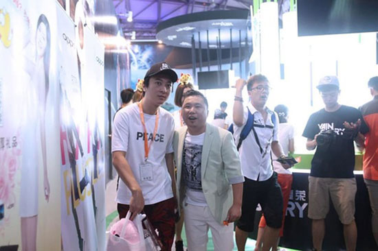 王思聪惊现2015ChinaJoy现场图集(8)